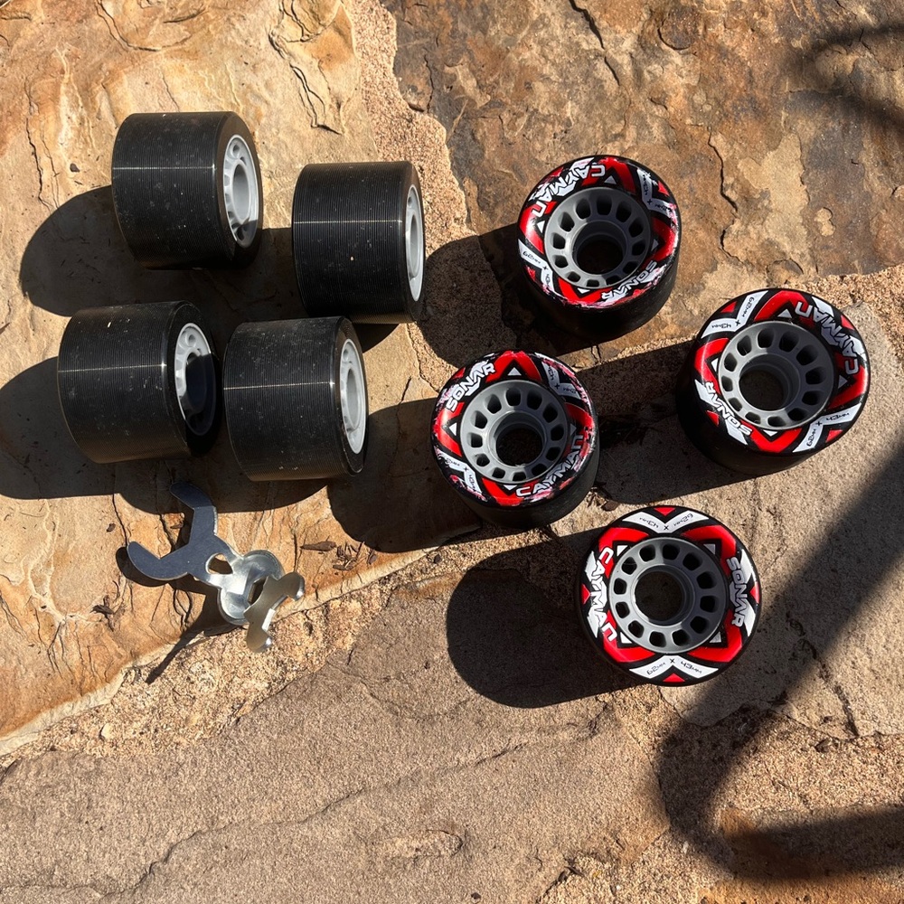 Riedell Cayman quad indoor speed skate wheels, not used, black white red